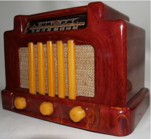 ART DECO Addison 5 Marbleized Red Catalin Radio